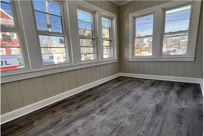 Porch - Newly Renovated 2bd, 5mins from campus Duplex