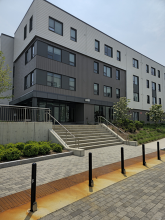 Building - Fieldstone Artisan Graduate Housing, UMass