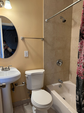 bathroom - Room with own bathroom for rent $650/month