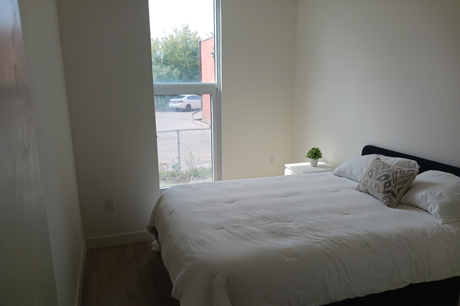 Bedroom - 1 Spacious Bedroom on Woodbridge Ave Apartments