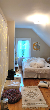 bedroom - Stunning 5-Bedroom Renovated Duplex Townhouse w/ Fireplace, Laundry, Garage Parking Available No