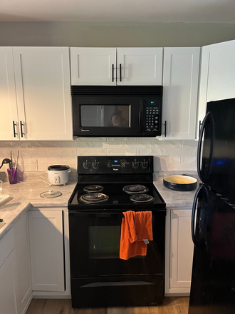 Kitchen - 2 rooms available for rent! - 1342-F Hunters Road Condo