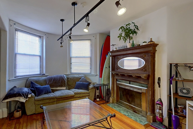 Living Area - South End 3 Bed across from Campus!! Condo