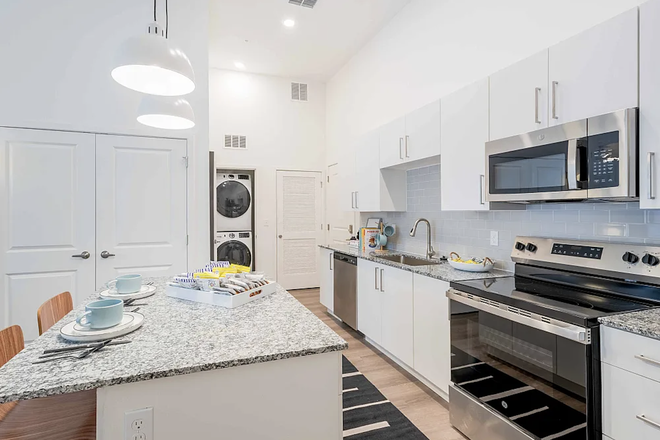 Kitchen - Accolade Collegiate Village East, walking distance to UCF Apartments