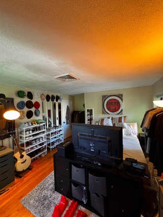 The Room Available - Huge Room for Rent (2025-2026 Academic Year)