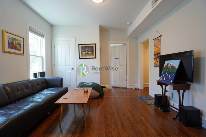1 - "Near MIT – 27 Marney Street in East Cambridge, close to Kendall Square and Pet Friendly