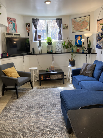 LIVING ROOM - CHISWICK RD 3 BED IN UNIT LAUNDRY  HT/HW CLOSE TO BC  09/01
