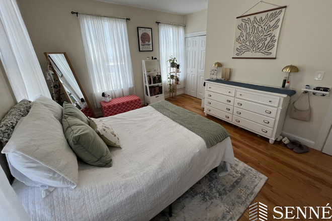 1 - 4 bed 2 bth close to Union Square Apartments