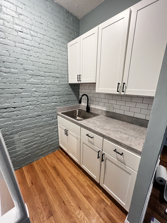 LIVING - 2 BED WITH EASY ACCESS TO THE GREEN LINE! 9/1/25! Apartments