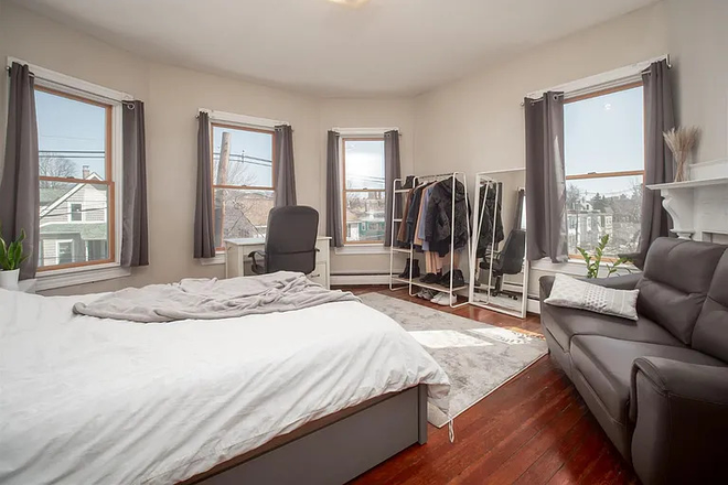 Available room! - Room available in cute Somerville apartment! Near Harvard, Cambridge. Grad students only.