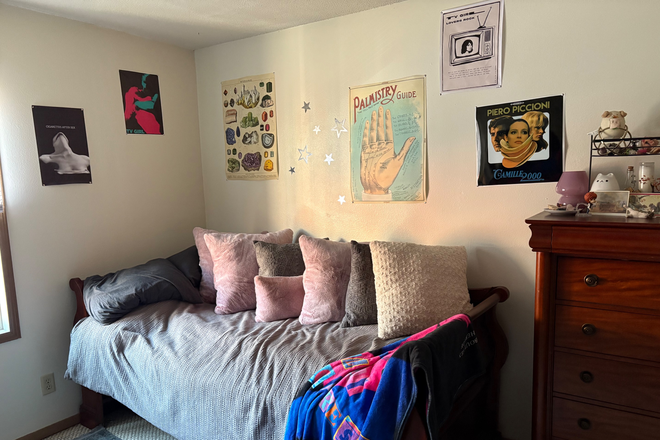 Bedroom for rent - Apartments near campus