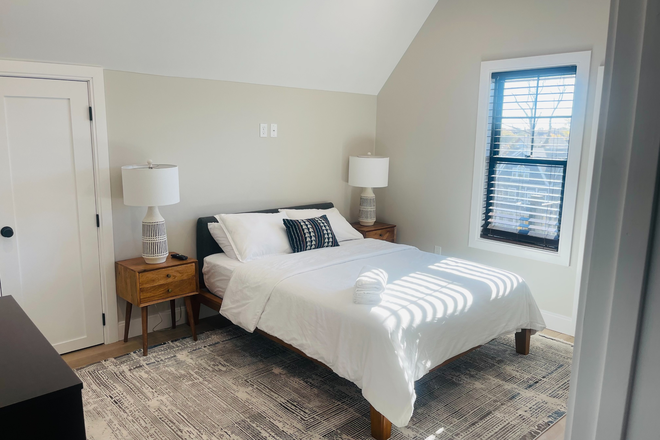 bedroom 1 - Private bedroom with en-suite bathroom in renovated 2-bd, 2-ba condo