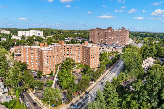 1 - 100 on York Apartments