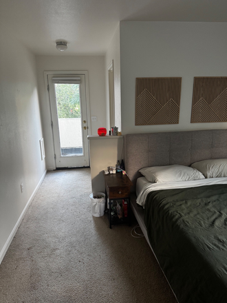 Hallway - 533 22nd st — Master bedroom spring sublet Near the hill House