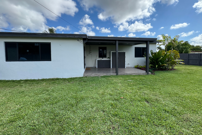 Outside laundry and washer with sink - Incredible. 3/2 house close to UM campus.