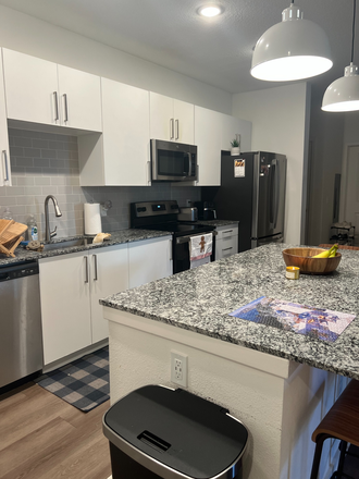 Kitchen - Accolade Collegiate Village West Apartments