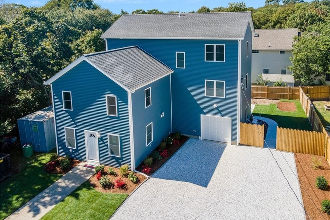 Street View - 3 Bedroom 2 Bathroom House In Narragansett With Great Amenities