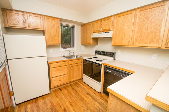 1834 18th Street Kitchen - 1834 18th St. Apartments