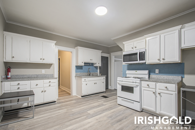 Kitchen - Spacious 5-Bedroom Home Near Campus