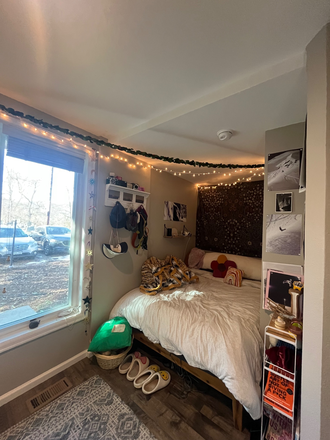 Bedroom - Spring Sublet Close to Campus!! House