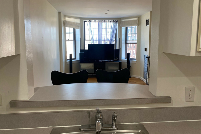 Call NOW for showings! 617-236-8550 - COMM AVE - 2BR IN COVETED CONDO BLDNG IN KENMORE SQ FOR *9/1/2026* W/ 2 BATH, LNDRY ON FLR, BAY WNDW