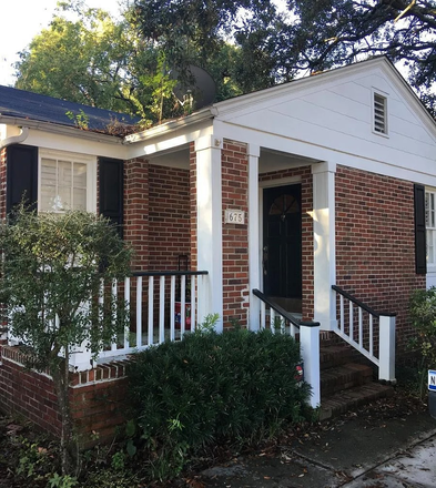 Front of house - Byrnes Downs Home 1 miles from campus