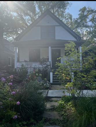 Exterior - SUMMER SUBLEASE AVAILABLE EVANSTON | 3 Bed / 1 Bath w/ AC and in-unit laundry