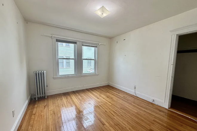 Bedroom - Unit Close to Tuft Campus (5 min walk) Duplex