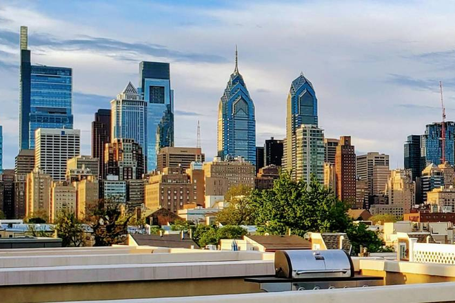 View from the Condo roof deck - Modern & Bright 3-BDRM Condo in Graduate Hospital area with roof deck