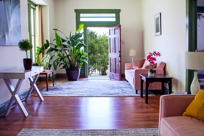Livingroom - 3br / 1 bath furnished apartment uptown near Tulane & Loyola. 7814 South Claiborne Ave.
