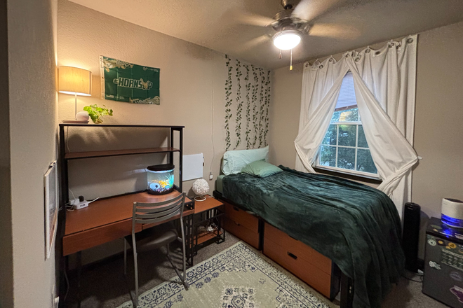 Bedroom - Girls Apartment Next to Campus