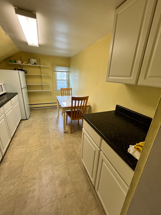 Full kitchen. Essentials included. - House Apartment, 2 beds, 1 bath, full kitchen