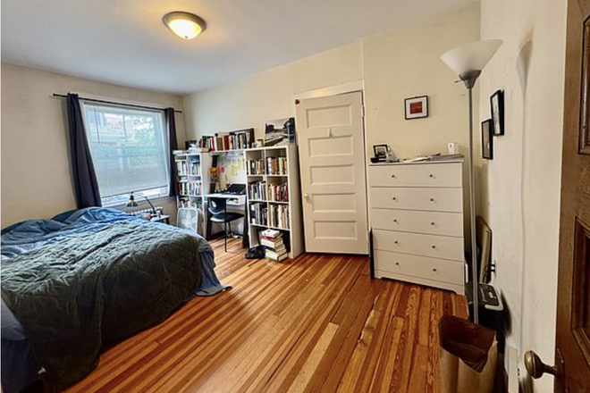 Bedroom - 2 closets, 132 sq ft - 1 bdr + home office in large furnished 2 bdr