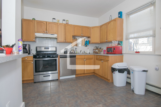 Kitchen - Spacious 4 bed on Chester St!! 9/1/25 laundry on site! Apartments