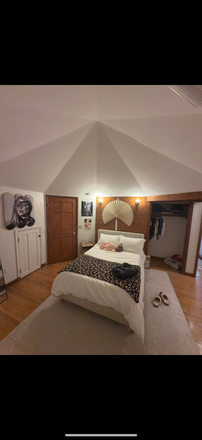 bedroom - House on the hill close to campus for spring 2026 sublease