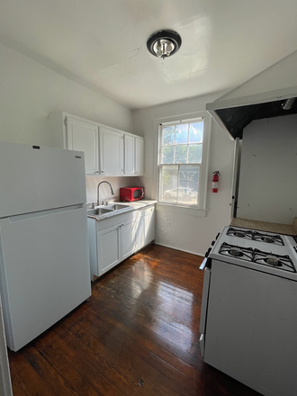 Kitchen - Large 2 Bedroom with in-unit Washer Dryer! Apartments