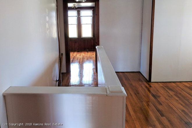 Upstairs - 200 Sunderland Road - 4BR 1.5BTH (Mill District)