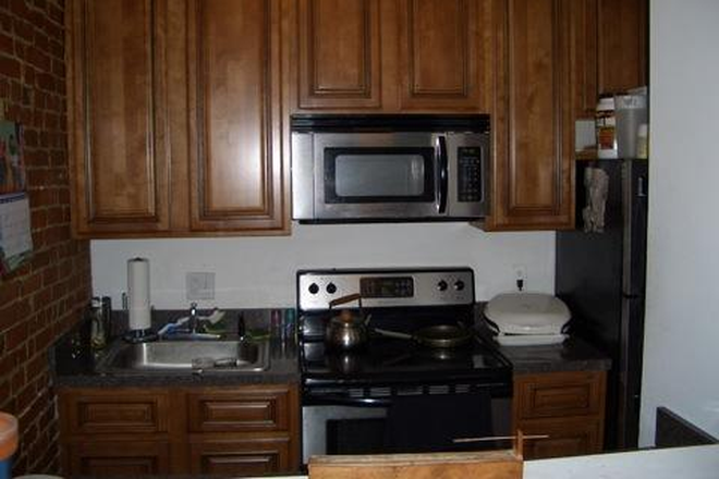 KITCHEN - HUGE 3 BED ON COLUMBUS 09/01 CLOSE TO NORTHEASTERN Apartments