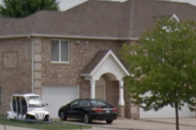 Outside street view - Housing close to walmart and 2 bus lines Townhome