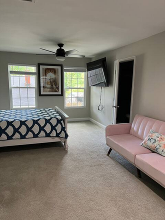 Bedroom - Shared house / 1 Bedroom + Full Bathroom