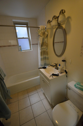 Bathroom - BEAUTIFUL 1 BEDROOM STEPS FROM CAMPUS !!! Apartments