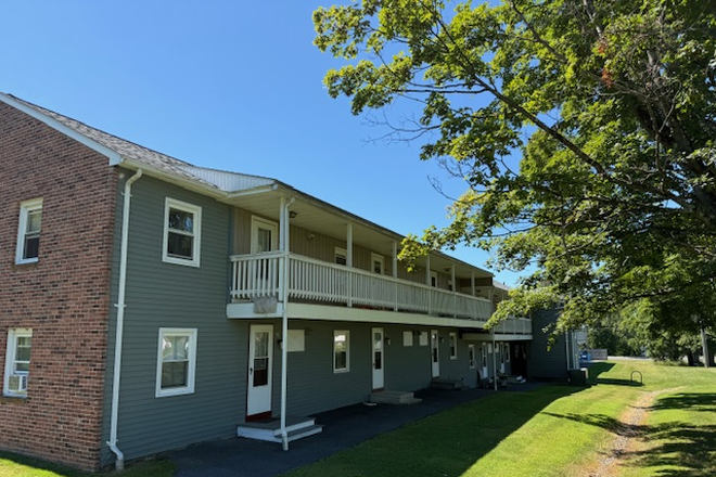 Exterior - Crestview Apartments 1-Bedroom