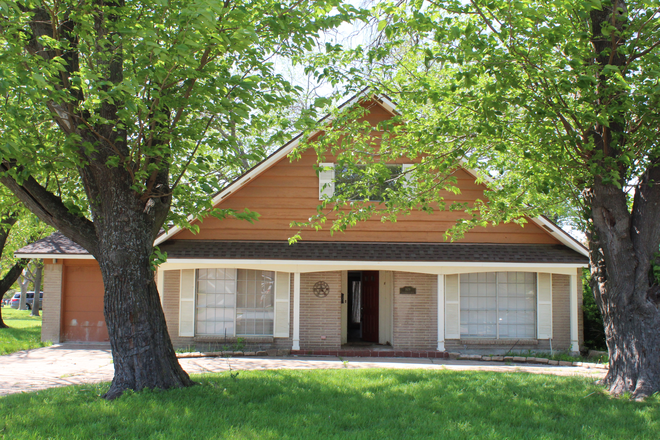 Front of the house - House close to UTD. Renovated and waiting for new tenants