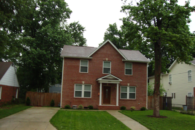 Exterior Front View - Spacious Bedroom with Private Bath in Private House with Yard