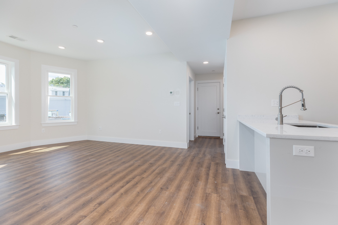 apartment - Umass/JFK/  3 bedroom 2 bathroom Apartments