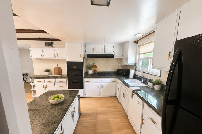 Kitchen - Newly remodeled Studio, Master Suite, three Private bedrooms with Pleasant View for Rent Near UCR Apartments
