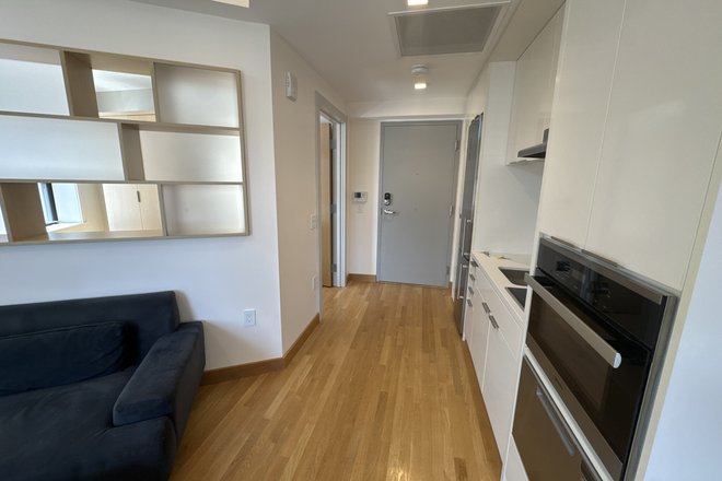 - - No Broker Fee!! Right Close to Campus! Furnished 1 bed w/ Modern Kitchen, Washer & Dryer. Apartments