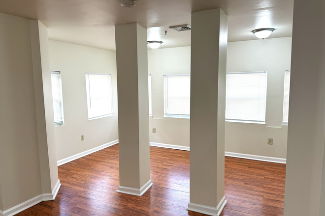 Living Room - 2301 N. Broad St. - 2 Blocks to Campus Apartments