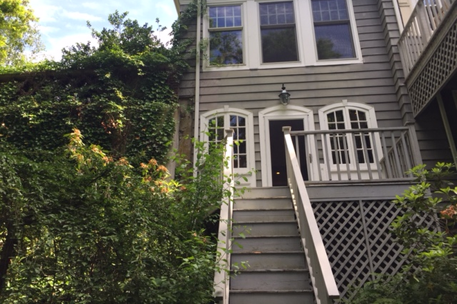 Entrance - 2 Bed in a 2 Bed/1 Bath -Walk to BC