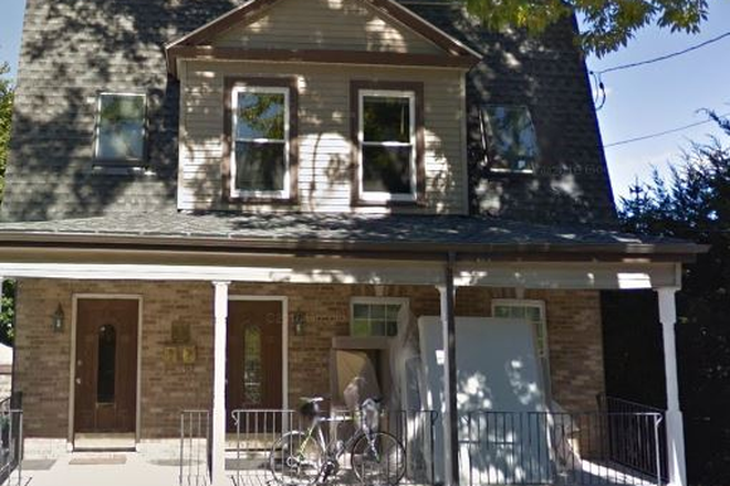 Call NOW for showings! 617-236-8600 - CAPEN ST - FURNISHED DUPLEX 5BR NEAR TUFTS FOR *6/1/2025* W/ PRKNG, LNDRY IN BLDNG, BLCNY, 2 BATH! Apartments